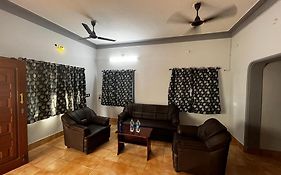 Madura Homestay - Gorgeous Home With 2Bhk 5 Minutes From Nh44